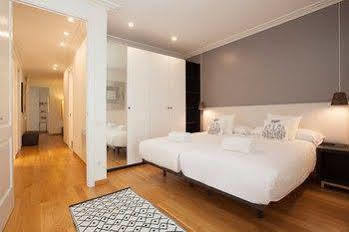 Rent Top Diagonal-aribau 3*