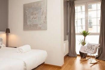 Rent Top Diagonal-aribau 3* Barcelona