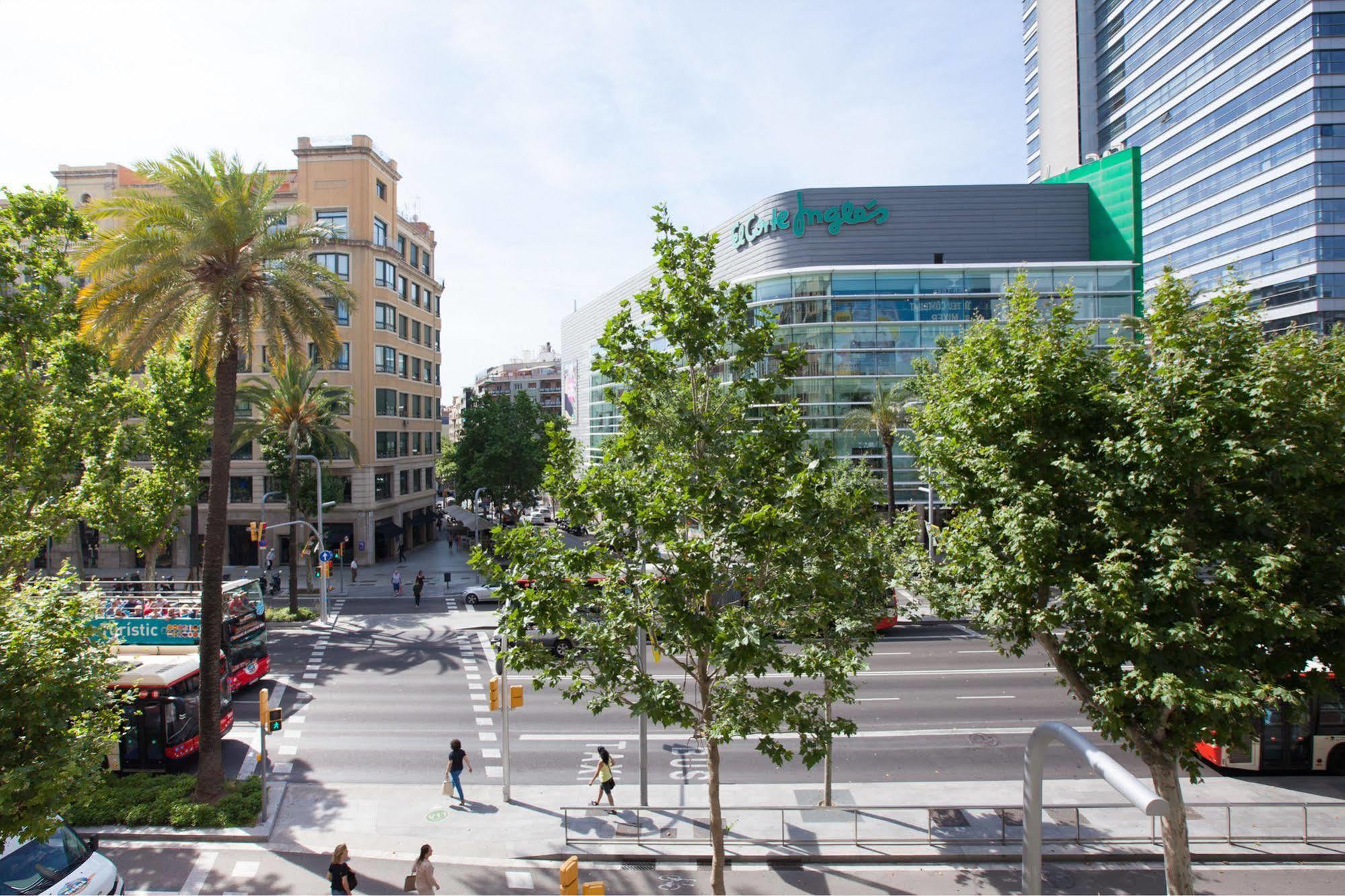 Rent Top Diagonal-aribau 3*