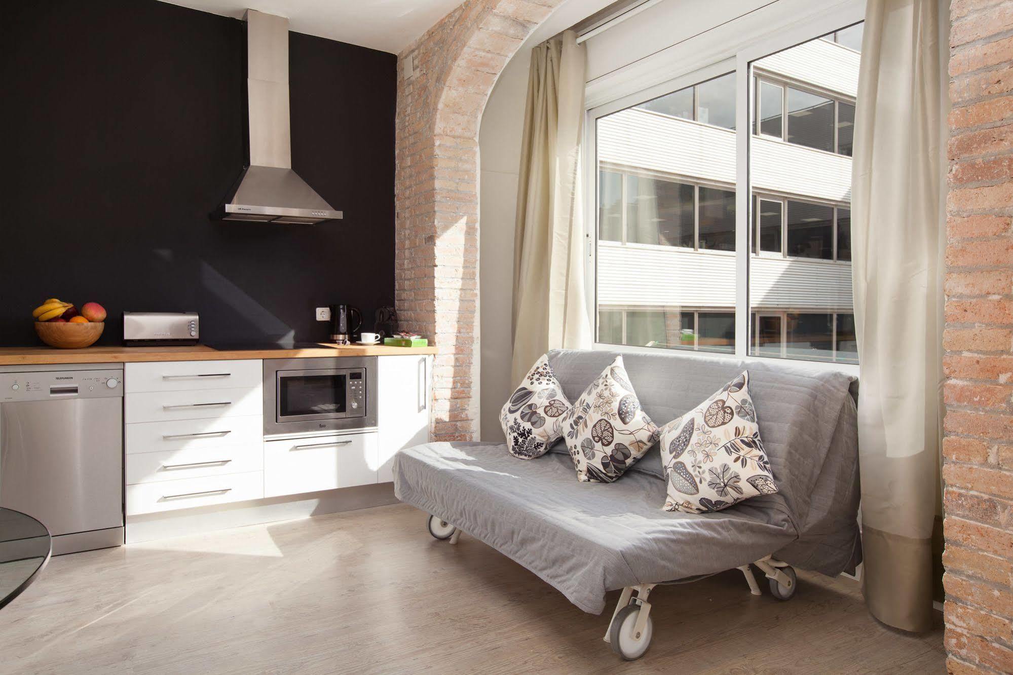 Rent Top Diagonal-aribau 3*