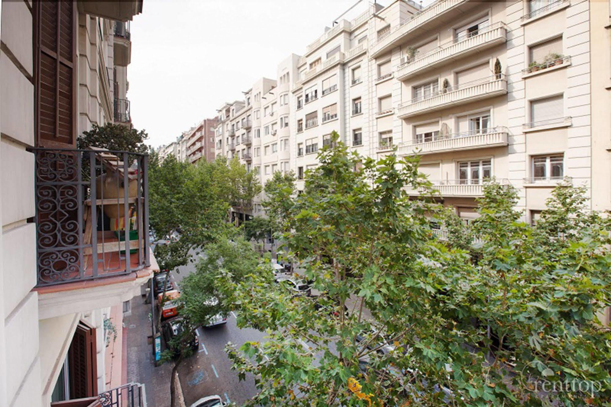 Rent Top Diagonal-aribau 3*